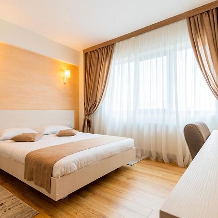 Hotel Bulevard Râmnicu Vâlcea Buitenkant foto