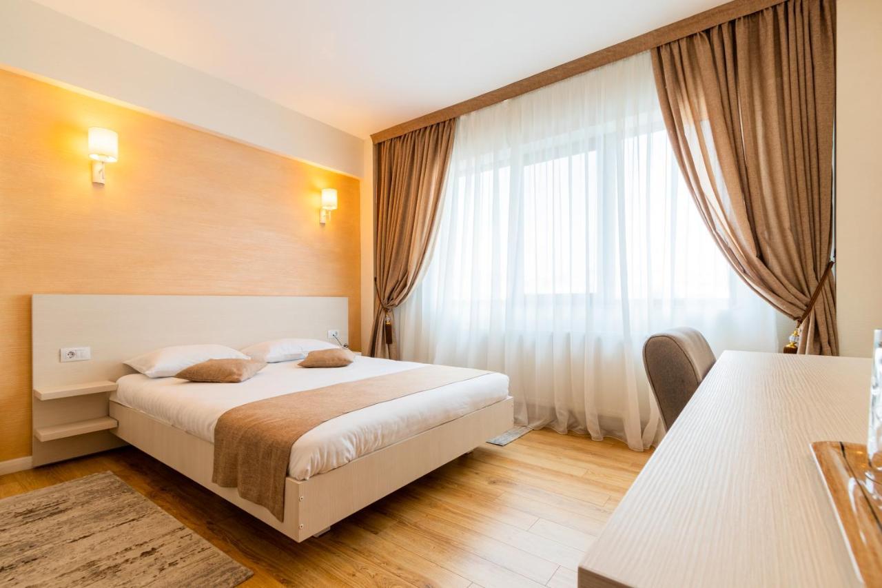 Hotel Bulevard Râmnicu Vâlcea Buitenkant foto