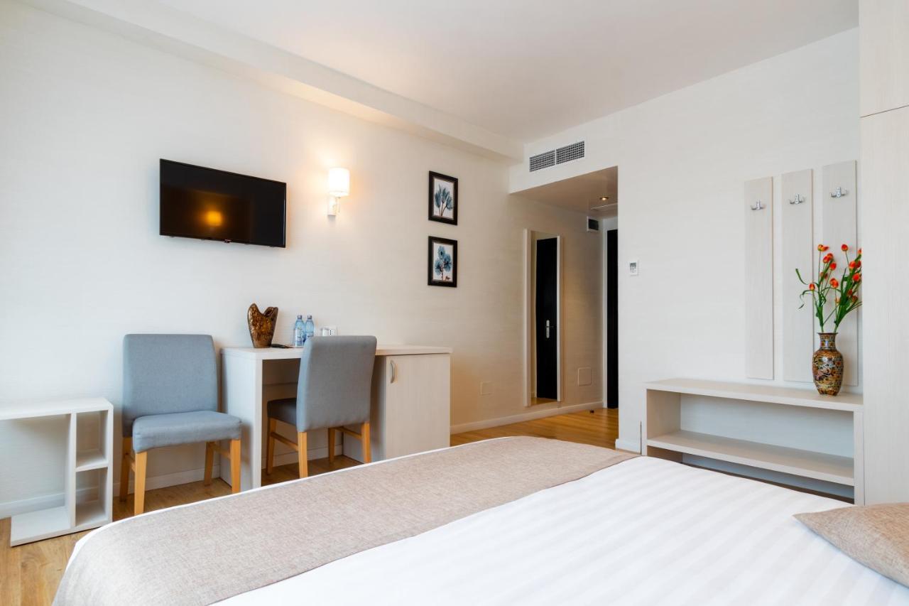 Hotel Bulevard Râmnicu Vâlcea Buitenkant foto