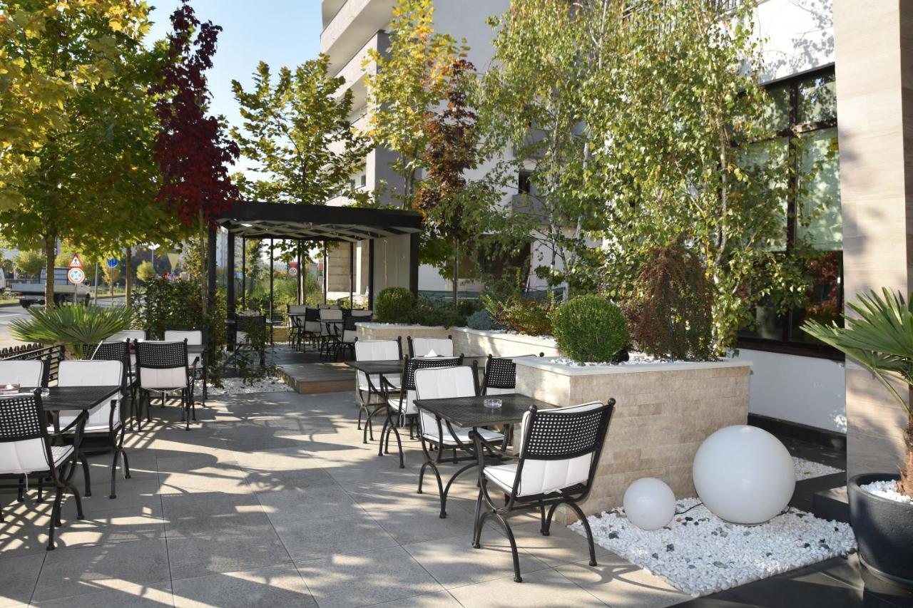 Hotel Bulevard Râmnicu Vâlcea Buitenkant foto