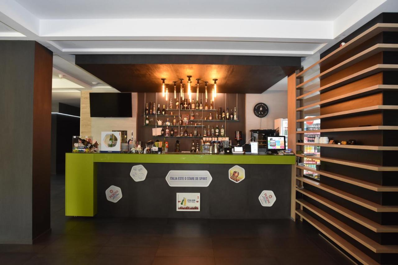 Hotel Bulevard Râmnicu Vâlcea Buitenkant foto