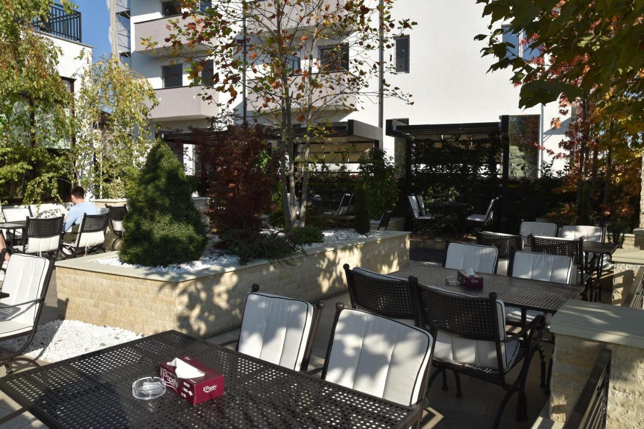 Hotel Bulevard Râmnicu Vâlcea Buitenkant foto